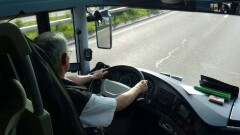 В Атырау втрое увеличили зарплату водителям автобусов и вдвое – кондукторам