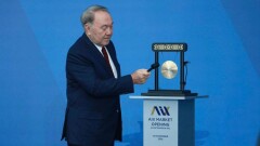 Нурсултан Назарбаев открыл торги на бирже Международного финансового центра "Астана"