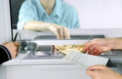 Нацбанк призывает казахстанцев менять старые банкноты