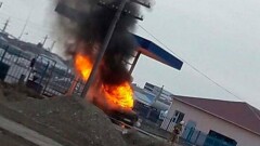 В Мангистау на газозаправочной станции загорелся автомобиль с детьми