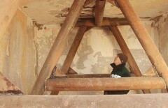 Жители Темиртау заселяются в разваливающийся дом, не дождавшись ремонта