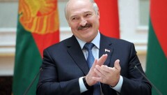 Лукашенко готов поделиться полномочиями с другими ветвями власти, но не сейчас