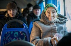 Депутаты разрешили пожилым алматинцам и дальше ездить на общественном транспорте бесплатно