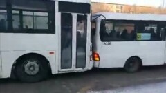 Устроивших разборки на дороге водителей автобусов наказали в Астане
