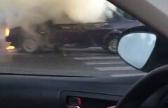 В Алматы на трассе загорелась машина
