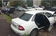 Две машины снесло в арык по вине водителя без документов в Алматы
