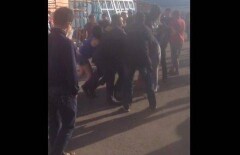 Очевидцы сняли на видео драку женщин с охранниками в Астане