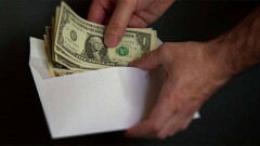 Главу АО "Казагрофинанс" по Костанайской области уличили в получении взяток от фермеров