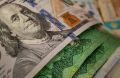 Курс доллара опустился до минимальной за полтора месяца отметки