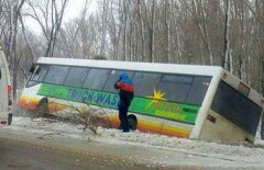 В Караганде с трассы вылетел маршрутный автобус с пассажирами