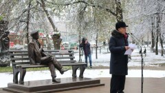 В Алматы открыли памятник композитору Шамши Калдаякову