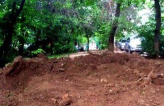 Пресс-служба Байбека в упор не видит грязи в алматинском дворе и винит во всём журналистов