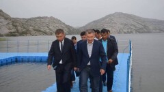 Наказанный в ВКО районный аким за две недели жизни в палатке обустроил пляж