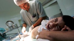 Пять миллионов тенге пытается отсудить костанайка за неудачное обрезание сыну