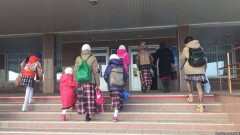 В Атырау родителей 16 школьниц оштрафовали за ношение платков