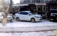 Автобус в Астане ударом сзади припарковал внедорожник без его желания
