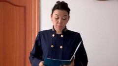 Участника резонансной стрельбы в школе выпустили из зала суда в Шымкенте