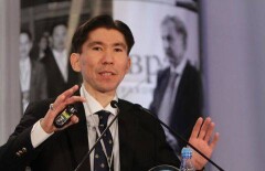 Чиновники сами не хотят "затягивать пояса" и урезать свои финансовые расходы