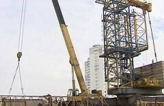 Рабочий разбился, упав с башенного крана в Актобе