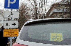 Алматинцев подозревают в симуляции инвалидности ради мест на парковках