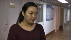 Нургуль Докуову, избивавшую трёхлетнюю дочь Айлин, ограничили в правах