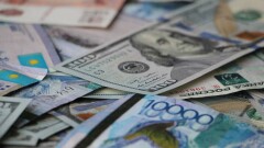 Курс доллара в праздничные дни составит 324 тенге