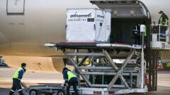В Нур-Султан прибыла гуманитарная помощь из ОАЭ с 13 тоннами медицинских средств защиты