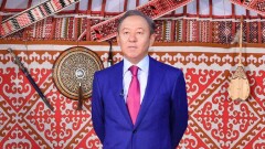 Нурлан Нигматулин прочёл стихи Абая и передал эстафету коллеге из Узбекистана