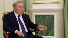 Болашаковцы в Правительстве справляются нормально - Назарбаев