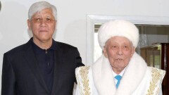 Назарбаев поздравил своего учителя-фронтовика со 100-летием и Днём Победы