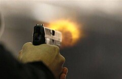 В США на суде подозреваемый выхватил пистолет у полицейского и открыл стрельбу