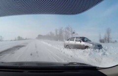 Лобового столкновения на трассе смог избежать водитель из Костаная