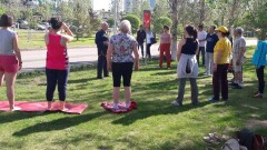 Бесплатные занятия ушу и йогой организованы акиматом на набережной в Астане