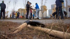 Несмотря на непогоду, депутаты Сената и Мажилиса вышли на субботник в Астане