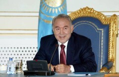 Новорожденного правнука Нурсултана Назарбаева назвали Ануаром 