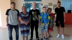 Футболисты "Астаны" навестили онкобольного юного болельщика