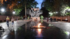 В Алматы несколько знаковых объектов украсили архитектурной подсветкой