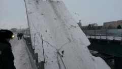 Мост в Усть-Каменогорске обрушился из-за микротрещин и воды 