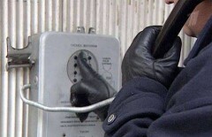 Полиция арестовала инвалида по зрению за ложное минирование метро в Алматы