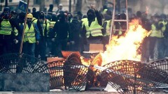 Во Франции страховщиков попросили максимально возместить ущерб пострадавшим от протестов