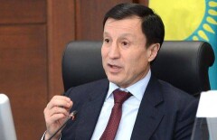 Джаксыбеков поздравил астанчан с 20-летием Конституции РК