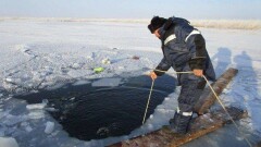 Семья из пяти человек на машине заблудилась в тумане и провалилась под лёд. 6-летняя девочка утонула