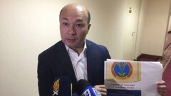 В Астане предложили нанести на служебные машины чиновников специальные наклейки