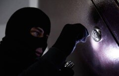 Воры-неудачники пытались обворовать квартиру соседей павлодарского полицейского