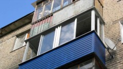 В Шымкенте женщина разбилась насмерть после падения с балкона