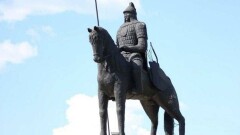 Аким в Костанайской области извинился за грубый снос памятника Батыру