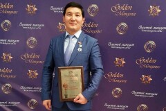Два имени, два гражданства, две даты рождения. Что известно о депутате КР, задержанном в Казахстане?