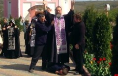 Священник проехался верхом на человеке в Приднестровье
