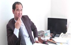 Чиновник "чики-чики" избегает журналистов