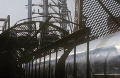 Нефть разлилась из-за незаконной врезки на магистрали "Павлодар-Шымкент"